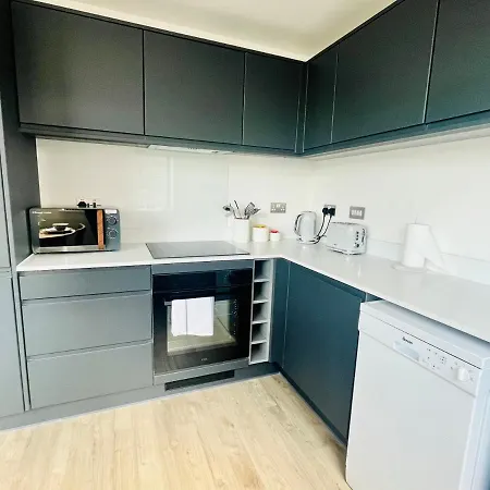 Fully Furnished One Bed Apartment In Old Trafford-3